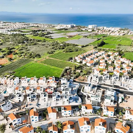 Merope - 3bed En-suite Παραλίμνι