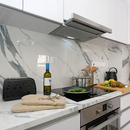 Merope - 3bed En-suite * Παραλίμνι