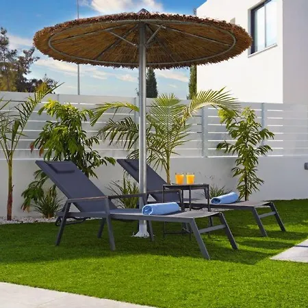 Merope - 3bed En-suite Παραλίμνι