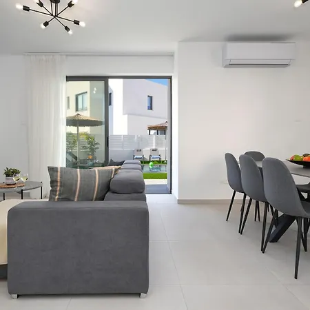 Merope - 3bed En-suite Paralímni