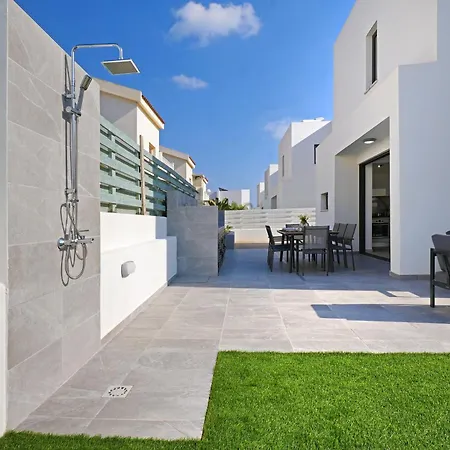 Merope - 3bed En-suite Villa *