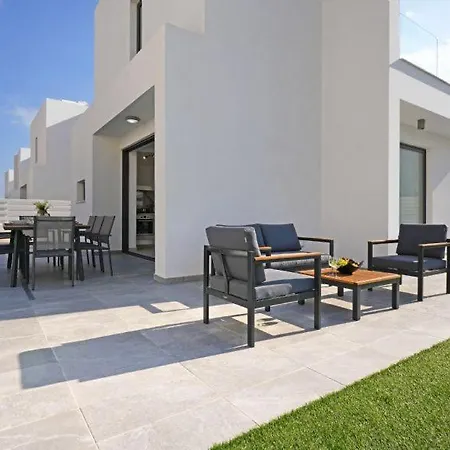 Merope - 3bed En-suite * Паралимни