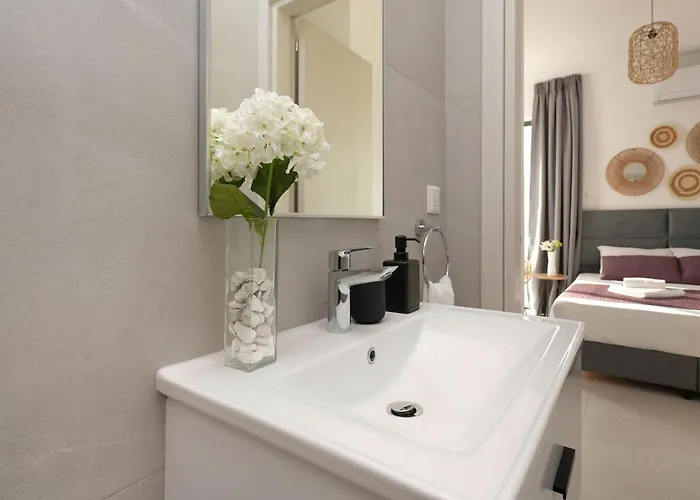 Merope - 3bed En-suite パラリムニ